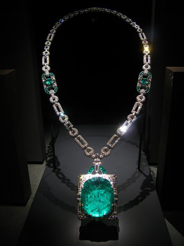 Image showcasing Mackay Emerald and Diamond necklace from the 1930s