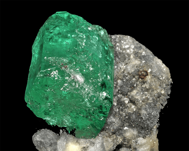 Muzo Emerald Display Feature Image wikipedia