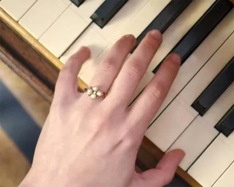 Close Up of Daphe Bridgerton's Engagement Ring from Simon Bassett Duke of Hastings
