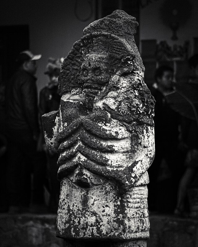 Image of statue of lady of the dead goddess Mictēcacihuātl