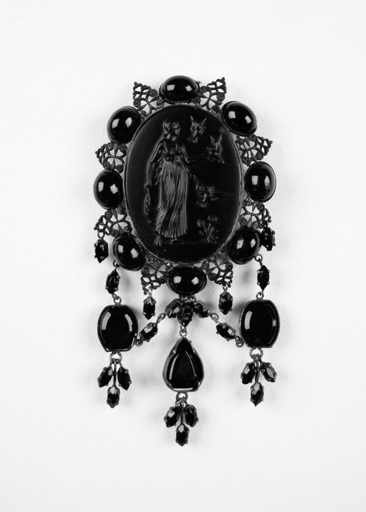 Image Showing Example of Mourning Jewelry